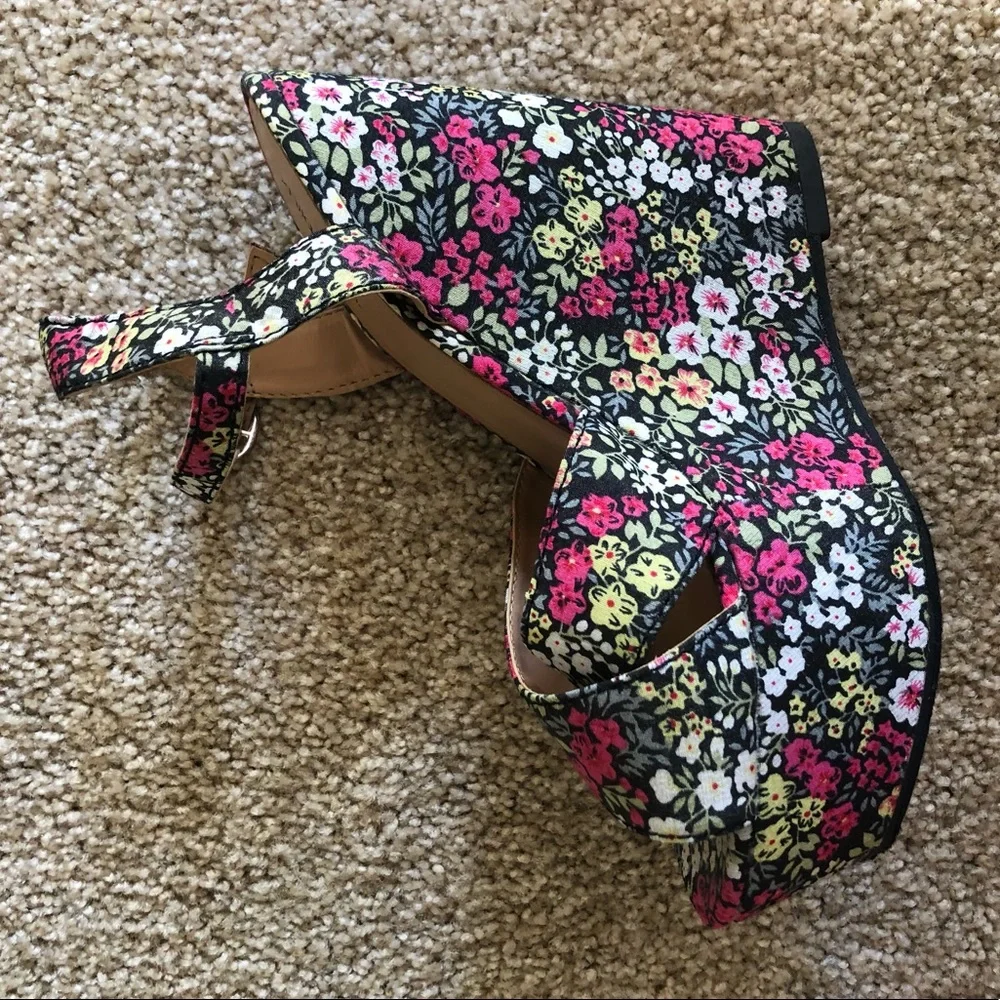 Xhilaration Floral Print Espadrille Platform Wedge Sandals Ankle Strap Sz 7
